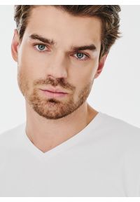 Pako Lorente - PAKO LORENTE – Biały gładki t-shirt v-neck. Kolor: czarny, biały, niebieski. Materiał: bawełna, elastan. Wzór: gładki #2