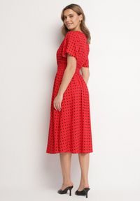Born2be - Czerwona Sukienka z Bawełny Rozkloszowana w Kropki Toliennea. Okazja: na co dzień. Kolor: czerwony. Materiał: bawełna. Wzór: kropki. Styl: casual #2