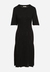 Born2be - Czarna Sukienka Trapezowa z Wiskozą Zapinana na Guziki Zetiella. Okazja: na co dzień. Kolor: czarny. Materiał: wiskoza. Długość rękawa: krótki rękaw. Typ sukienki: trapezowe. Styl: casual #5