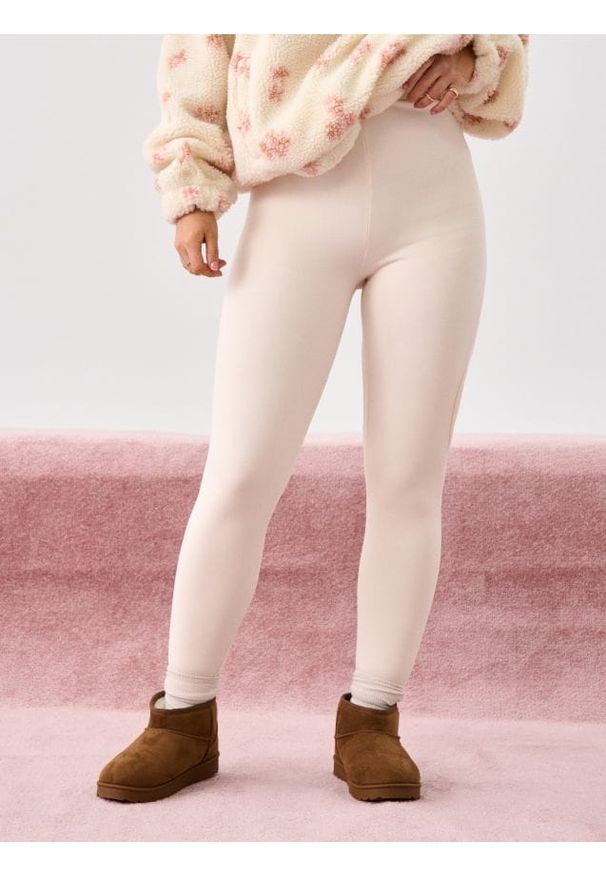 Sinsay - Legginsy z futerkowym ociepleniem w środku - kremowy. Kolor: kremowy