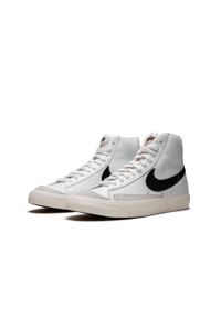 Buty do chodzenia męskie Nike Blazer Mid 77 Vintage. Wysokość cholewki: za kostkę. Zapięcie: sznurówki. Kolor: biały. Materiał: skóra, syntetyk, materiał. Szerokość cholewki: normalna. Sport: turystyka piesza