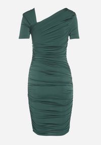 Born2be - Zielona Dopasowana Sukienka o Asymetrycznym Kroju Ozdobiona Marszczeniem Sopane. Kolor: zielony. Wzór: aplikacja. Typ sukienki: asymetryczne. Styl: klasyczny #3