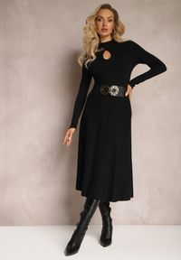 Renee - Czarna Rozkloszowana Spódnica Midi ze Sweterkowego Tłoczonego Materiału i Gumką w Pasie Tuilera. Kolor: czarny. Materiał: materiał #1
