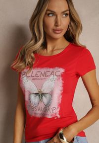 Renee - Czerwony T-shirt z Bawełny Ozdobiony Cyrkoniami i Motylem Uliadwena. Okazja: na co dzień. Kolor: czerwony. Materiał: bawełna. Wzór: aplikacja. Styl: sportowy, klasyczny, casual