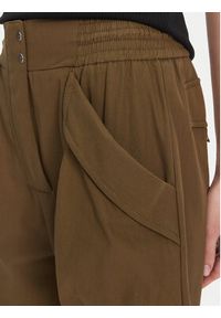 Pinko - PINKO Spodnie materiałowe 104704 A2ER Khaki Regular Fit. Kolor: brązowy. Materiał: bawełna #4