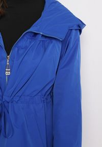 Born2be - Niebieska Kurtka Parka Ściągana w Pasie Troczkami Nevishia. Kolor: niebieski. Materiał: jeans. Styl: elegancki #8