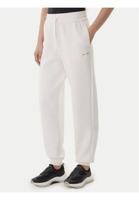 Armani Exchange Spodnie dresowe XW001287 AF16134 U1003 Écru Regular Fit. Materiał: bawełna
