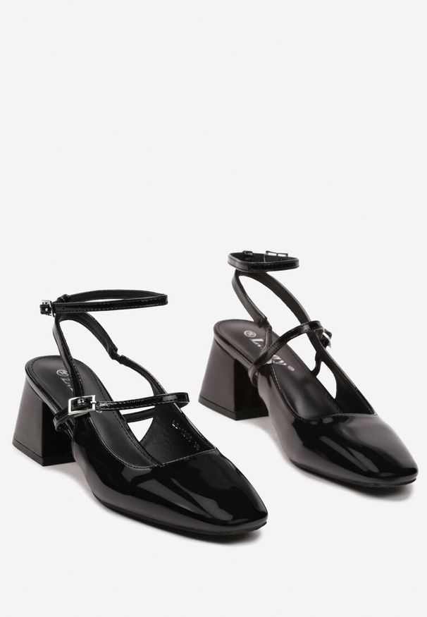 Renee - Czarne Czółenka Slingback z Lakierowanej Imitacji Skóry z Dwiema Sprzączkami Frantalia. Zapięcie: sprzączka. Kolor: czarny. Materiał: lakier, skóra. Obcas: na obcasie. Wysokość obcasa: średni