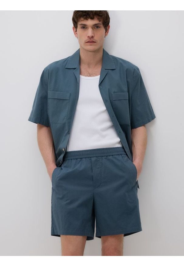 Reserved - Szorty slim z dodatkiem lnu - morski. Kolor: morski. Materiał: len
