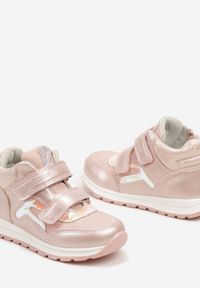 Born2be - Różowe Botki Clibee w Stylu Sneakersów ze Skórzaną Wkładką Ozdobione Przeszyciami Romisya. Okazja: na uczelnię, na co dzień. Zapięcie: rzepy. Kolor: różowy. Materiał: skóra. Wzór: aplikacja. Styl: casual, elegancki