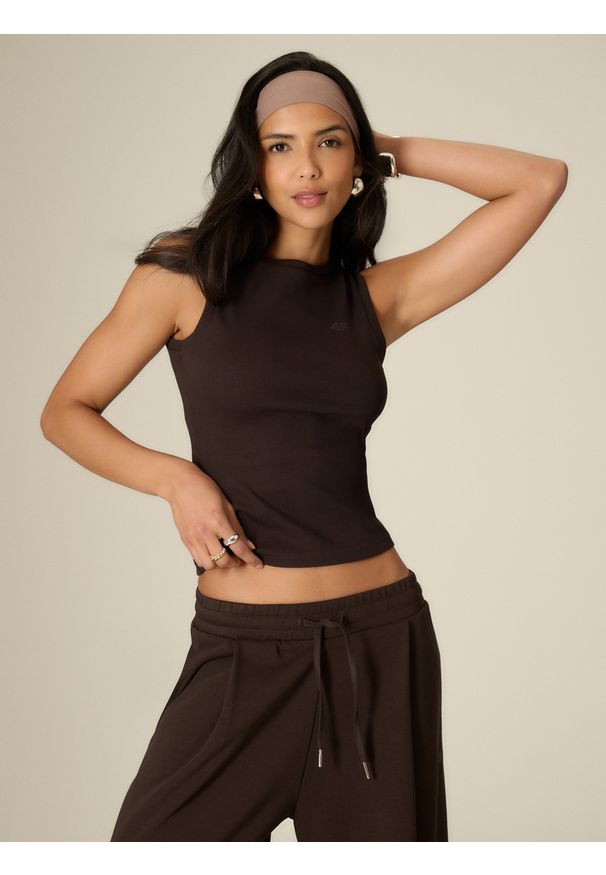 4f - 4F Top slim z prążkowanej dzianiny damski - brązowy XS. Kolor: brązowy. Materiał: prążkowany, dzianina