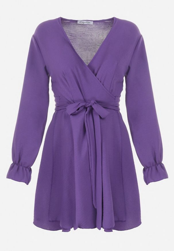 Born2be - Ciemnofioletowa Sukienka Dyninca. Typ kołnierza: dekolt w kształcie V. Kolor: fioletowy. Materiał: materiał, tkanina. Wzór: gładki. Typ sukienki: kopertowe. Styl: elegancki. Długość: mini