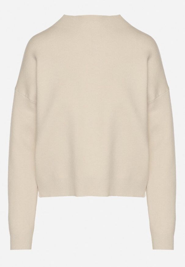 Born2be - Jasnobeżowy Gładki Sweter o Pudełkowym Kroju ze Stójką Unessa. Okazja: na co dzień. Typ kołnierza: kołnierzyk stójkowy. Kolor: beżowy. Materiał: jeans. Wzór: gładki. Styl: casual