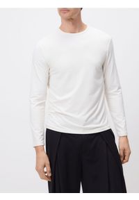 Reserved - Longsleeve regular z włóknem bambusowym - złamana biel. Materiał: włókno. Długość rękawa: długi rękaw