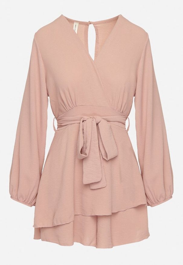 Born2be - Ciemnoróżowa Kopertowa Sukienka Kombinezon Mini z Falbanką Bomina. Typ kołnierza: kołnierz z falbankami. Kolor: różowy. Materiał: materiał. Typ sukienki: kopertowe. Długość: mini