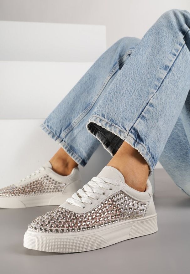 Born2be - Beżowe Sneakersy na Grubej Podeszwie Ozdobione Cyrkoniami Ilaronis. Okazja: na co dzień. Kolor: beżowy. Materiał: jeans. Wzór: aplikacja