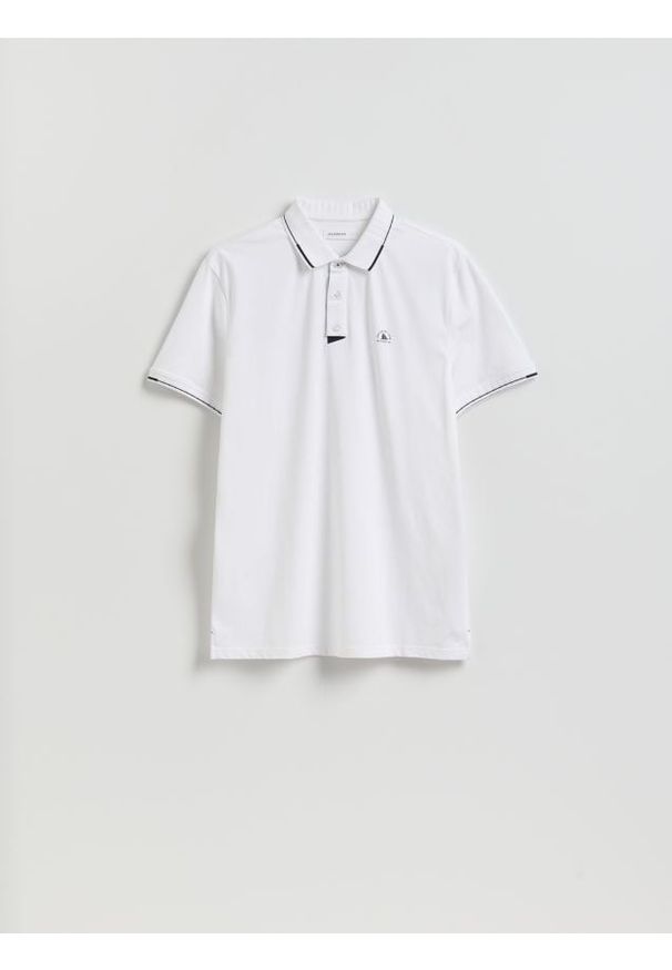 Reserved - Koszulka polo regular z lamówką - biały. Typ kołnierza: polo. Kolor: biały. Materiał: dzianina, bawełna