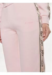 Guess Spodnie dresowe Britney V2YB15 KB3P2 Różowy Regular Fit. Kolor: różowy. Materiał: bawełna, syntetyk #3