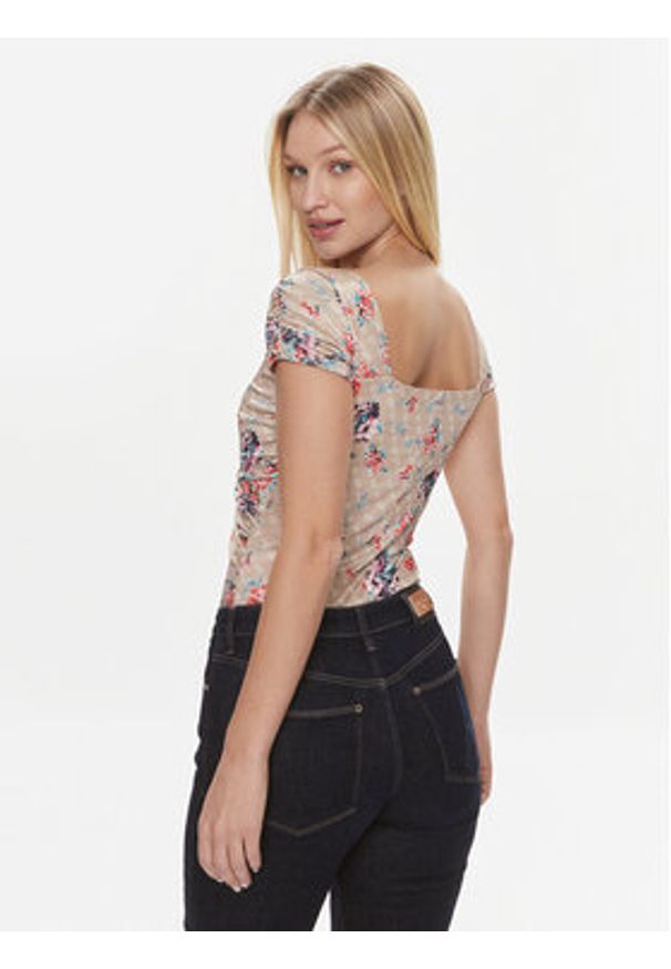Guess Body Ss Heart Nk Clara W4RP37 KBEM0 Kolorowy Slim Fit. Materiał: syntetyk. Wzór: kolorowy
