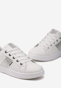 Born2be - Biało-Srebrne Sneakersy Frutesa. Okazja: na co dzień. Wysokość cholewki: przed kostkę. Nosek buta: okrągły. Kolor: biały. Materiał: jeans, materiał. Szerokość cholewki: normalna. Wzór: aplikacja #3