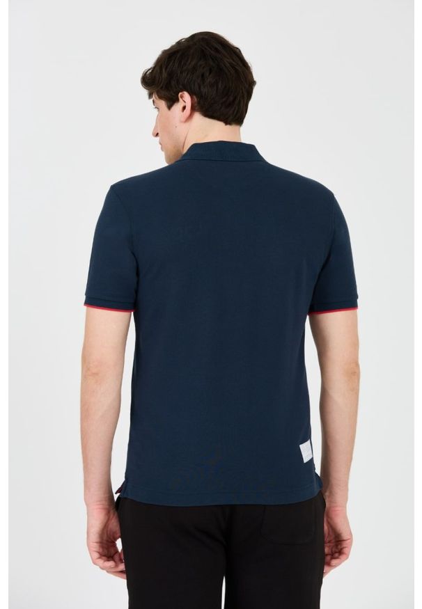 La Martina - LA MARTINA Granatowe męskie polo z dużym czerwonym logo, Rozmiar L. Typ kołnierza: polo. Kolor: niebieski