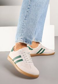 Renee - Zielone Sneakersy Typu Kultowe Tenisówki Zdobione Przeszyciami Remiana. Okazja: na co dzień. Kolor: beżowy. Materiał: jeans. Szerokość cholewki: normalna. Wzór: aplikacja. Obcas: na obcasie. Wysokość obcasa: niski