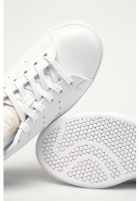 adidas Originals Buty FX5679 kolor biały. Nosek buta: okrągły. Zapięcie: sznurówki. Kolor: biały. Materiał: materiał. Model: Adidas Stan Smith #4