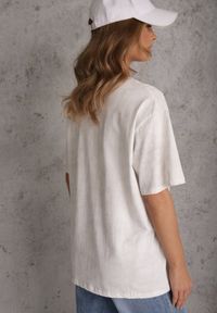 Renee - Biały Bawełniany T-shirt Oversize z Haftowanym Napisem z Cekinami Talomora. Okazja: na imprezę, na co dzień. Kolor: biały. Materiał: bawełna. Wzór: haft, napisy. Styl: rockowy, casual #3