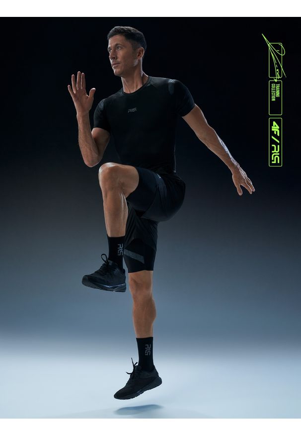 4f - 4F Krótkie legginsy treningowe kompresyjne męskie 4F x Robert Lewandowski M. Kolor: czarny. Długość: krótkie. Wzór: nadruk. Sport: fitness