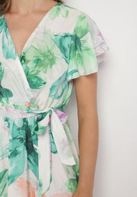 Born2be - Ciemnozielona Sukienka w Kwiaty o Kopertowym Kroju z Wiązanym Paskiem Redanae. Okazja: na co dzień. Kolor: zielony. Wzór: kwiaty. Typ sukienki: kopertowe. Styl: casual, elegancki #6