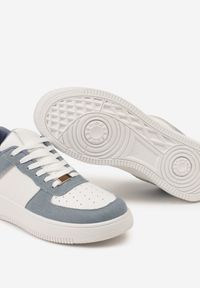 Born2be - Biało-Niebieskie Sneakersy Sznurowane o Klasycznym Fasonie Kauma. Nosek buta: okrągły. Zapięcie: sznurówki. Kolor: biały. Materiał: materiał. Obcas: na obcasie. Wysokość obcasa: niski
