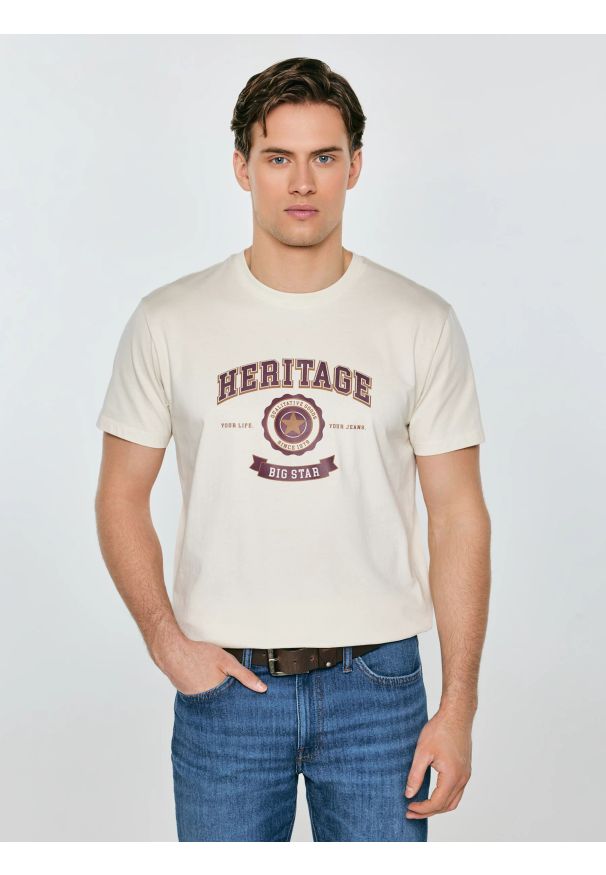 Big-Star - Koszulka męska z nadrukiem kremowa Feren 103. Okazja: na co dzień. Kolor: kremowy. Materiał: bawełna, jeans. Długość: długie. Wzór: nadruk. Styl: casual, klasyczny