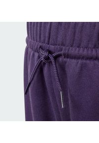 Adidas - Zestaw Essentials Joggers Kids. Okazja: na uczelnię. Kolor: fioletowy, różowy, wielokolorowy. Materiał: dresówka, materiał. Styl: sportowy