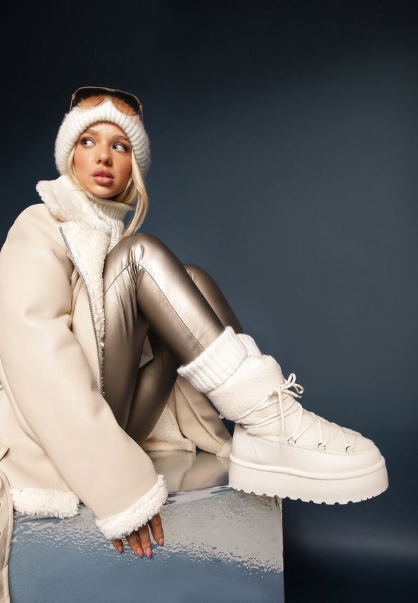 Renee - Beżowe Sznurowane Śniegowce Vices na Platformie z Futerkiem Ravorelle. Okazja: na co dzień. Kolor: beżowy. Materiał: futro. Sezon: zima. Obcas: na platformie. Styl: elegancki, casual, sportowy