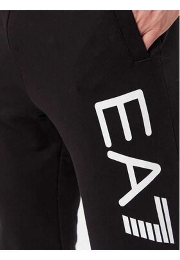 EA7 Emporio Armani Spodnie dresowe 7M000571 AF13512 MC001 Czarny Regular Fit. Kolor: czarny. Materiał: bawełna