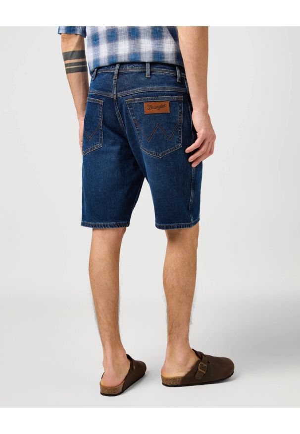 Wrangler - WRANGLER MĘSKIE SPODENKI JEANSOWE WRANGLER TEXAS SHORTS MEADOW HAZE 112362506