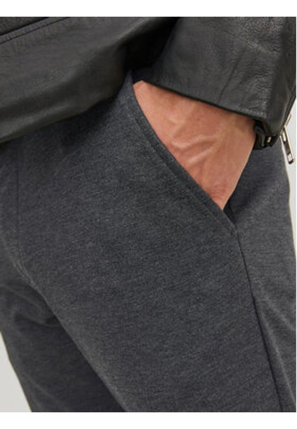 Jack & Jones Chinosy Marco 12237523 Szary Slim Fit. Kolor: szary. Materiał: syntetyk