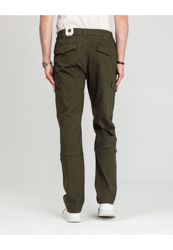 MARCUS - Męskie Spodnie Materiałowe Marcus Gerry Cargo 5052 Olive Green 16-200145. Materiał: materiał