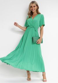Born2be - Zielona Sukienka Plisowana Maxi z Wiązanym Paskiem Dianiza. Kolor: zielony. Materiał: materiał. Długość: maxi