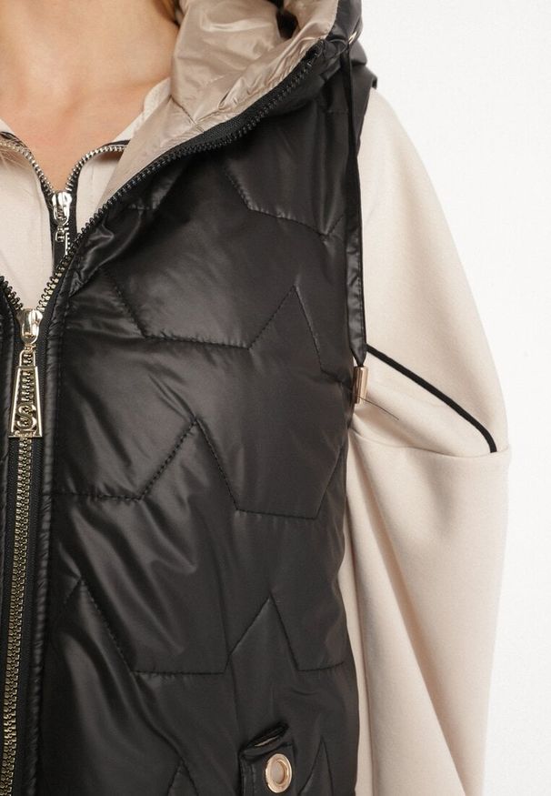 Born2be - Czarna Długa Kamizelka z Pikowaniem i Ozdobnymi Suwakami Desilla. Okazja: na co dzień. Kolor: czarny. Materiał: jeans. Długość: długie. Styl: casual