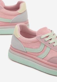Renee - Różowe Sneakersy Typu Kultowe Tenisówki na Niskiej Platformie Olritia. Nosek buta: okrągły. Zapięcie: sznurówki. Kolor: różowy. Materiał: materiał. Obcas: na platformie. Wysokość obcasa: niski