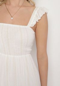 Born2be - Biała Wiskozowa Sukienka na Ramiączkach Zdobiona Metaliczną Nicią Iffrisse. Okazja: na co dzień. Kolor: biały. Materiał: wiskoza. Długość rękawa: na ramiączkach. Wzór: aplikacja. Styl: casual #2