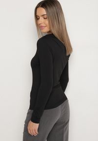 Born2be - Czarna Bluzka Vices o Asymetrycznym Kroju z Długimi Rękawami Kovrra. Okazja: na co dzień. Kolor: czarny. Materiał: jeans. Długość rękawa: długi rękaw. Długość: długie. Styl: casual #3