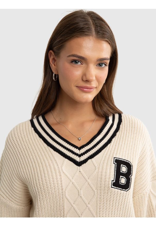 Big-Star - Sweter dziewczęcy w stylu college kremowy Collagia 103. Okazja: na co dzień, na uczelnię. Kolor: biały. Materiał: skóra, bawełna. Wzór: aplikacja. Styl: młodzieżowy, klasyczny, casual