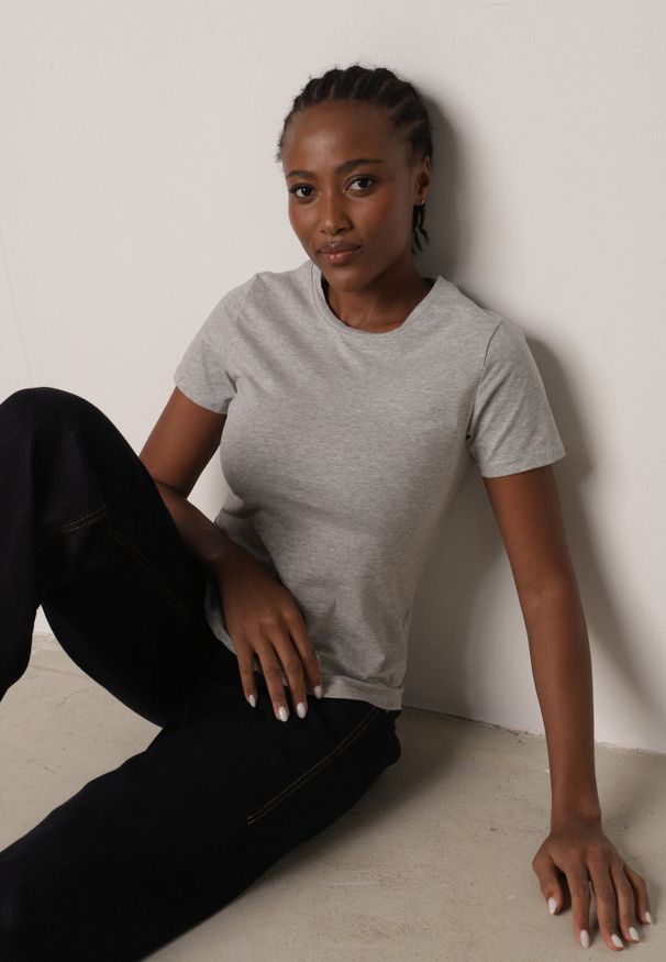 Born2be - Szary Bawełniany T-shirt w Klasycznym Stylu Nedila. Kolor: szary. Materiał: bawełna. Długość: długie. Styl: klasyczny