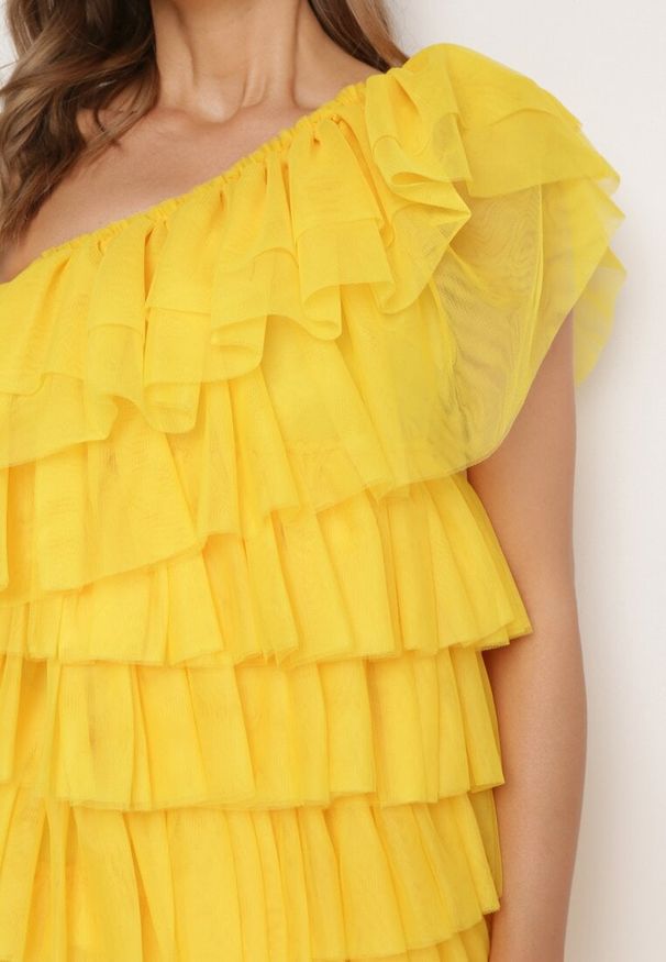 Born2be - Żółta Sukienka Mini na Jedno Ramię Asymetryczna z Falbankami Nomenta. Typ kołnierza: kołnierz z falbankami. Kolor: żółty. Typ sukienki: asymetryczne. Długość: mini