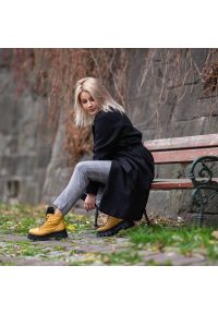 Żółte Botki Blu Skórzane Ocieplane Buty Damskie. Okazja: na spacer. Kolor: żółty. Materiał: skóra. Szerokość cholewki: normalna. Sezon: jesień. Obcas: na obcasie. Styl: elegancki. Wysokość obcasa: niski #5