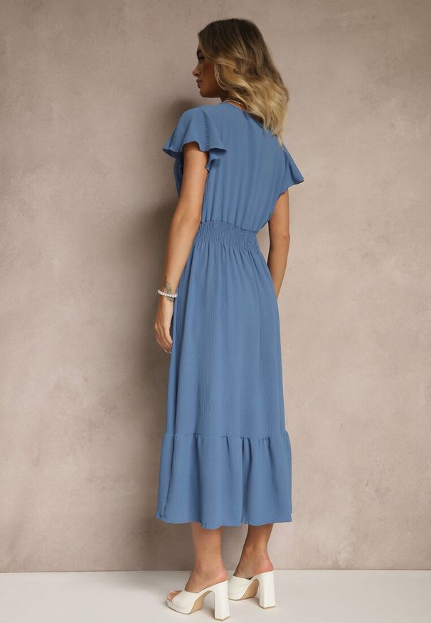 Renee - Niebieska Kopertowa Sukienka o Rozkloszowanym Fasonie z Gumką w Talii Reivione. Okazja: na co dzień. Typ kołnierza: dekolt w serek. Kolor: niebieski. Materiał: materiał. Typ sukienki: kopertowe. Styl: casual, klasyczny