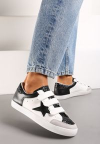 Born2be - Czarno-Białe Sneakersy na Rzepy ze Zdobieniami z Brokatu Mappe. Nosek buta: okrągły. Zapięcie: rzepy. Kolor: czarny. Materiał: materiał. Wzór: aplikacja. Obcas: na obcasie. Wysokość obcasa: niski #1