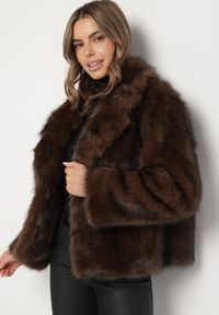 Born2be - Brązowa Kurtka Futerko z Ozdobnym Kołnierzem Talliea. Okazja: na co dzień. Kolor: brązowy. Materiał: futro. Styl: casual, klasyczny, elegancki, wizytowy #5